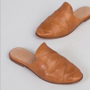 IN BLACK Seychelles mules